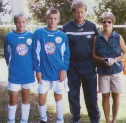 Roland Kroos with his wife Birgit Kammer and sons Felix Kroos and Toni Kroos.